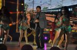 Shahrukh Khan promotes Chennai Express on the sets of Jhalak Dikhla jaa 6 in Mumbai on 3rd June 2013 (37).JPG